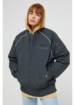 adidas Originals kurtka bomber damski kolor szary przejściowa ze sklepu ANSWEAR.com w kategorii Kurtki damskie - zdjęcie 146932501