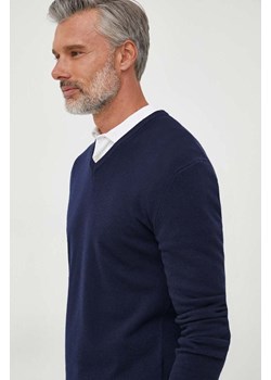 United Colors of Benetton sweter wełniany męski kolor granatowy lekki ze sklepu ANSWEAR.com w kategorii Swetry męskie - zdjęcie 163350091