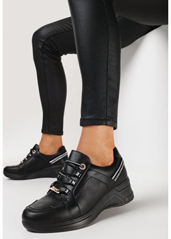 Czarne Sneakersy na Niskim Koturnie z Ozdobnymi Napisami ze Skórzaną Wkładką Drilvia ze sklepu born2be.pl w kategorii Buty sportowe damskie - zdjęcie 168987081