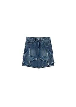 Cropp - Jeansowe szorty z motywem gwiazdy - niebieski ze sklepu Cropp w kategorii Spodenki męskie - zdjęcie 180344570