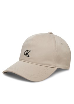 Calvin Klein Jeans Czapka z daszkiem IU0IU00150 Beżowy ze sklepu MODIVO w kategorii Czapki dziecięce - zdjęcie 182619943